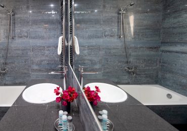 violet-luxury-villa-lefkada-greece-luxury-bathroom